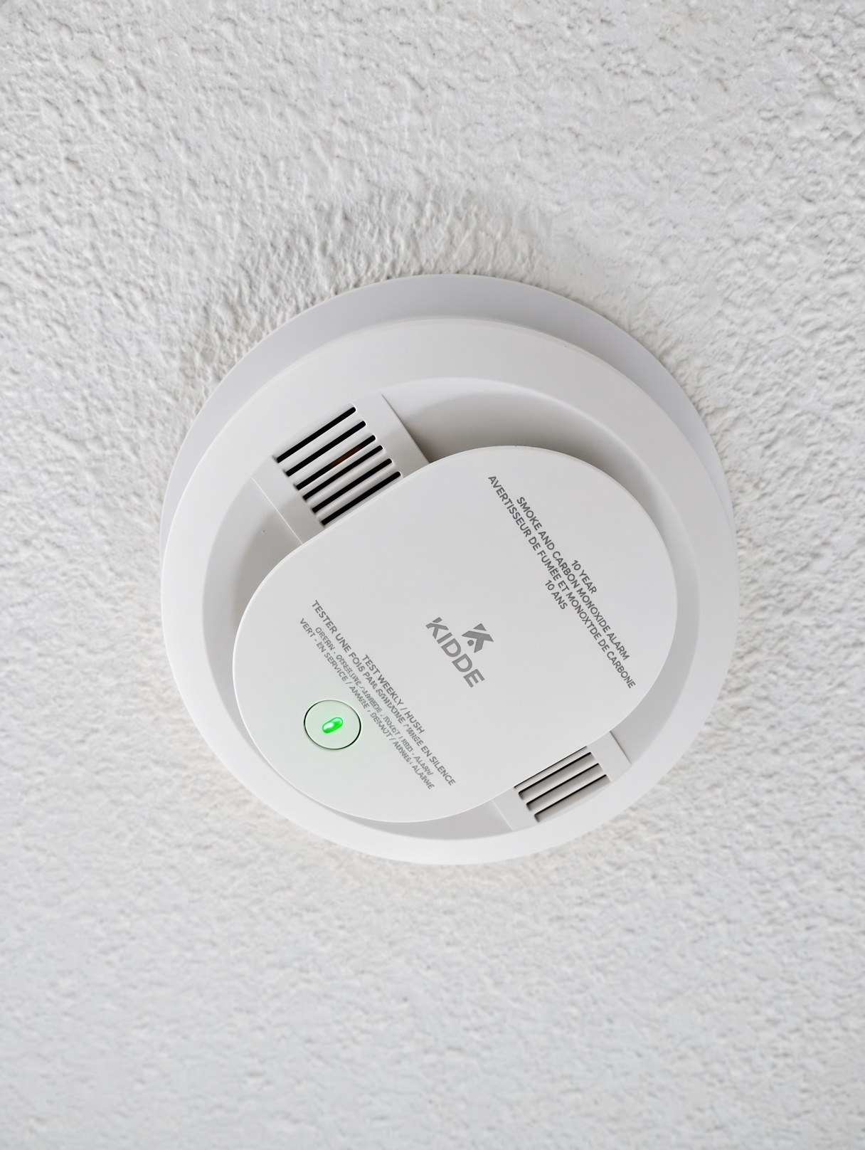 Kidde 10-year photoelectric smoke and CO combo alarm installed in a Lower Mainland home.